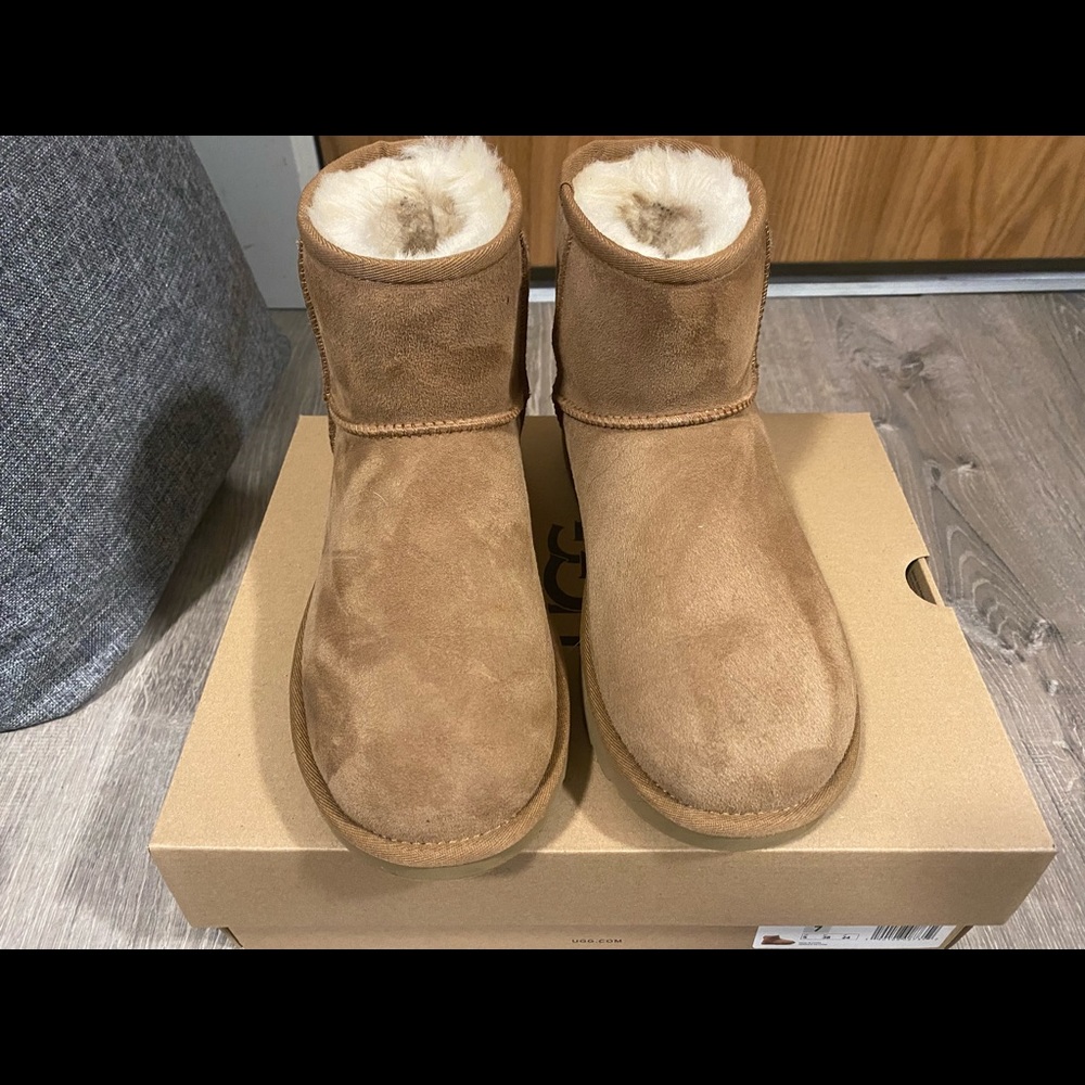 Womens ugg boots size 7